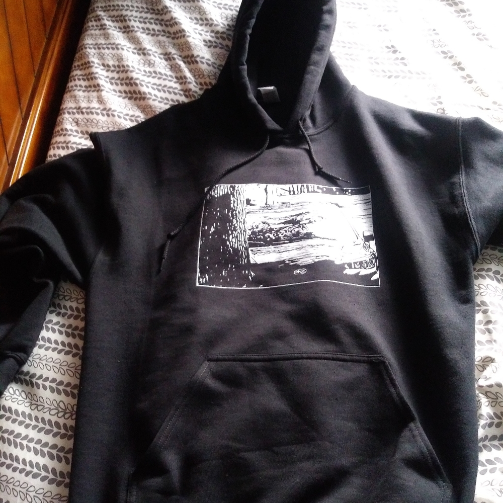 Gildan sweater UIAWC clothing brand